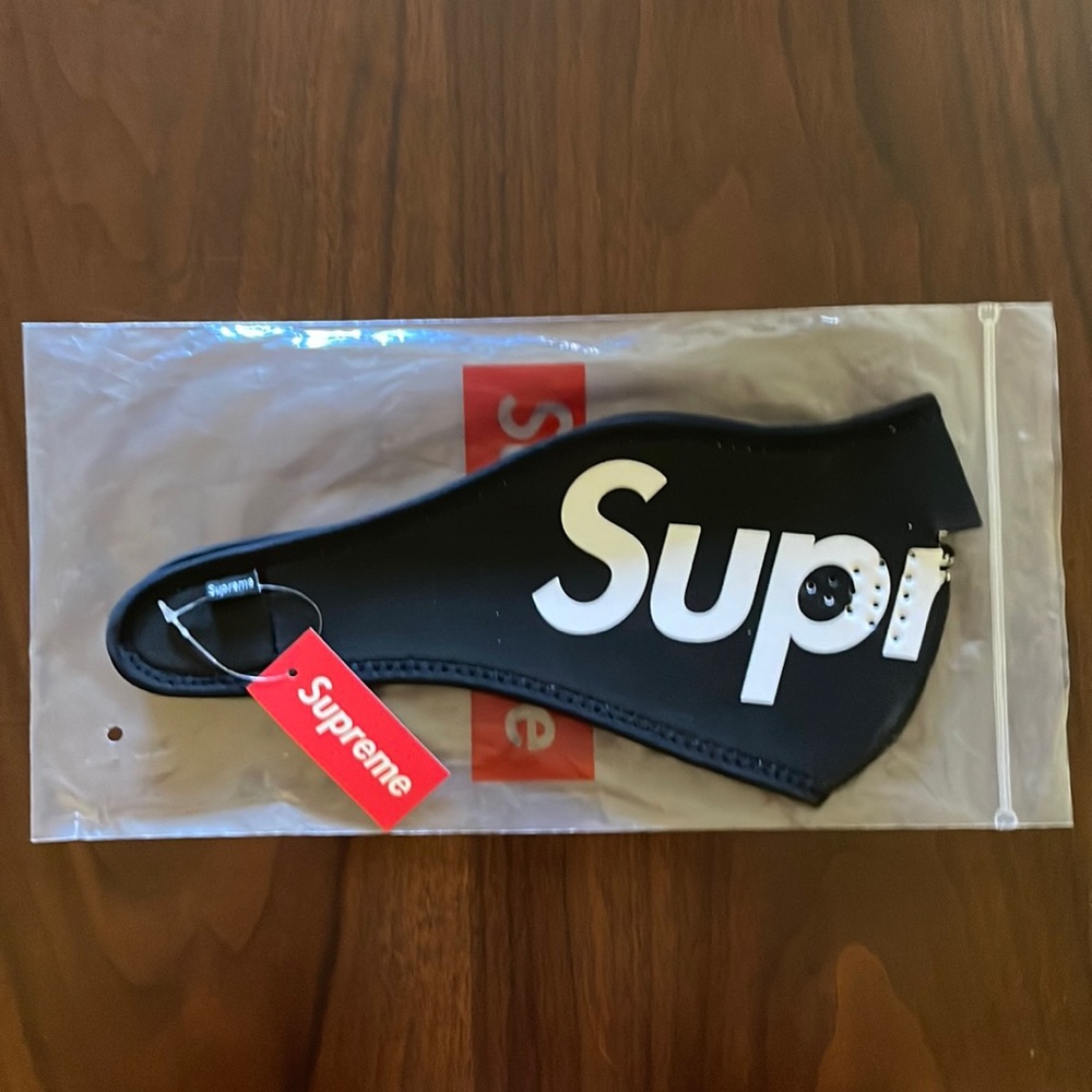 BRAND NEW SUPREME BLACK FACEMASK
